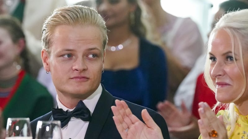 Kvůli sexuálním útokům soudí syna norské korunní princezny. Hrozí mu několik let vězení